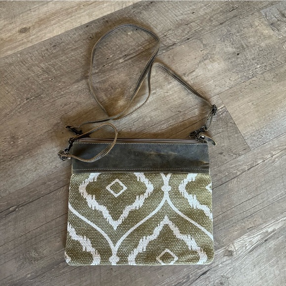 Myra Bag Convertible Clutch Crossbody Bag - Picture 2 of 10